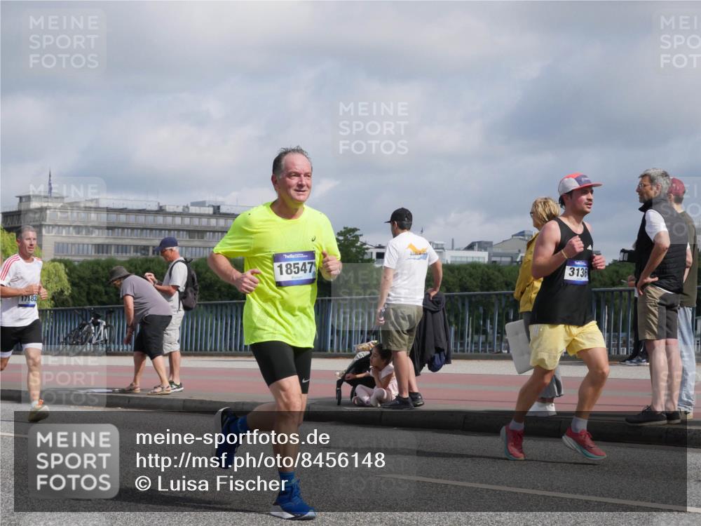 29.06.2025 - hella hamburg halbmarathon Luisa Fischer http://msf.ph/oto/8456148 29.06.2025 09:52:08 Kennedybrücke 17182, 18547, 3136, 1343, 1445, 2573, 3136, 3282, 5889, 6123, 8370, 8465, 9264, 9296, 9914 meine-sportfotos.de