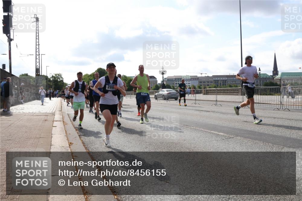 29.06.2025 - hella hamburg halbmarathon Lena Gebhardt http://msf.ph/oto/8456155 29.06.2025 09:54:27 Lombardsbrücke 288, 1342, 1119, 1171, 1342, 1399, 1413, 1424, 1476, 1549, 1817, 1892, 1902, 1942, 2020, 2098, 2188, 2442, 2470, 2561, 2670, 2842, 2889, 3477, 3562, 3785, 4017, 4029, 4183, 4185, 4235, 4237, 4270, 4816, 5020, 5528, 5706, 5884, 6198, 6266, 6630, 6819, 6831, 7087, 7274, 7297, 7709, 8142, 8374, 8482, 8576, 8698, 8743, 8916, 8928, 9038, 9051, 9105, 9463, 9482, 9619, 9815, 9924, 10057, 10237, 10529, 11848, 12084 meine-sportfotos.de