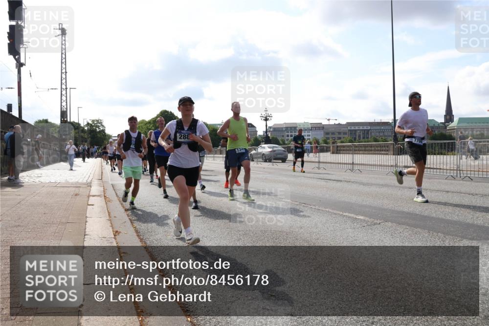 29.06.2025 - hella hamburg halbmarathon Lena Gebhardt http://msf.ph/oto/8456178 29.06.2025 09:54:27 Lombardsbrücke 288, 1342, 1119, 1171, 1342, 1399, 1413, 1424, 1476, 1549, 1817, 1892, 1902, 1942, 2020, 2098, 2188, 2442, 2470, 2561, 2670, 2842, 2889, 3477, 3562, 3785, 4017, 4029, 4183, 4185, 4235, 4237, 4270, 4816, 5020, 5528, 5706, 5884, 6198, 6266, 6630, 6819, 6831, 7087, 7274, 7297, 7709, 8142, 8374, 8482, 8576, 8698, 8743, 8916, 8928, 9038, 9051, 9105, 9463, 9482, 9619, 9815, 9924, 10057, 10237, 10529, 11848, 12084 meine-sportfotos.de