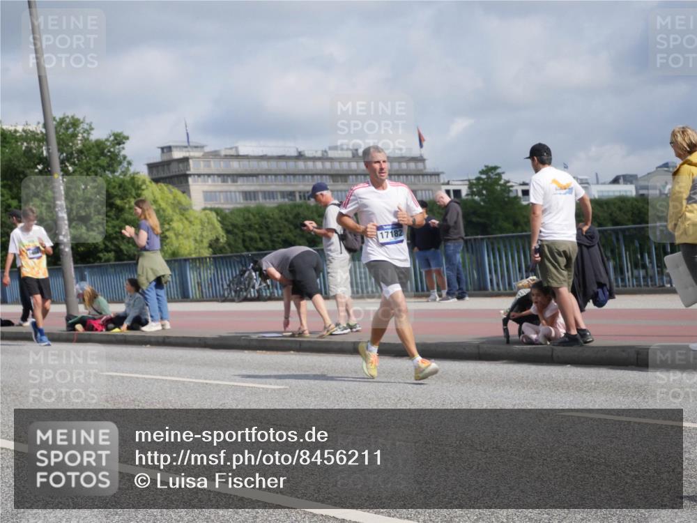 29.06.2025 - hella hamburg halbmarathon Luisa Fischer http://msf.ph/oto/8456211 29.06.2025 09:52:09 Kennedybrücke 17182, 1343, 1445, 2573, 3136, 3282, 5889, 6123, 8370, 9264, 9265, 9296 meine-sportfotos.de