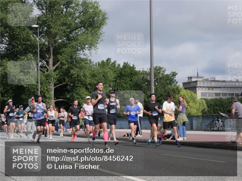 29.06.2025 - hella hamburg halbmarathon Luisa Fischer http://msf.ph/oto/8456242 29.06.2025 09:52:10 Kennedybrücke 14204, 2, 4, 2, 5, 65, 1343, 9296, 10680, 10930, 3282, 1634, 14661, 1343, 1445, 2573, 3136, 3282, 5889, 6123, 8370, 9264, 9265, 9296 meine-sportfotos.de