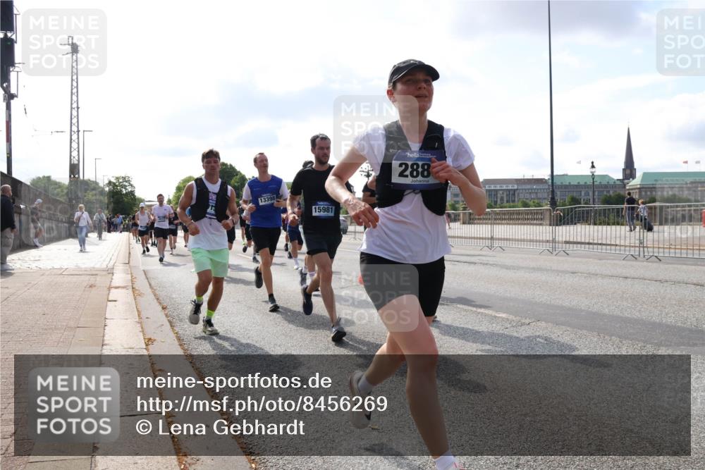 29.06.2025 - hella hamburg halbmarathon Lena Gebhardt http://msf.ph/oto/8456269 29.06.2025 09:54:28 Lombardsbrücke 13398, 15981, 288, 1119, 1171, 1342, 1399, 1413, 1424, 1476, 1549, 1817, 1892, 1902, 1942, 2020, 2098, 2188, 2442, 2470, 2561, 2670, 2842, 2889, 3477, 3562, 3785, 4017, 4029, 4183, 4185, 4235, 4237, 4270, 4816, 5020, 5447, 5528, 5706, 5884, 6198, 6266, 6630, 6723, 6819, 6831, 7087, 7274, 7297, 7709, 8142, 8374, 8482, 8576, 8698, 8743, 8916, 8928, 9038, 9051, 9105, 9463, 9482, 9619, 9815, 9924, 10057, 10237, 10529, 11848, 12084 meine-sportfotos.de
