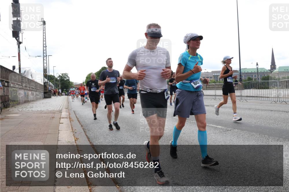 29.06.2025 - hella hamburg halbmarathon Lena Gebhardt http://msf.ph/oto/8456282 29.06.2025 10:31:30 Lombardsbrücke 1587, 807, 7772, 1235, 1292, 1373, 1773, 1844, 1879, 1979, 2414, 2831, 2832, 2914, 3396, 3397, 3424, 3571, 3681, 4561, 4817, 4953, 5165, 5437, 5846, 5943, 5965, 6057, 6078, 6160, 6195, 6546, 6573, 6640, 6787, 7334, 7604, 7772, 8050, 8072, 8073, 8304, 8620, 8806, 9078, 9104, 9183, 9478, 9812, 9883, 10111, 10240, 10586, 11587, 11988, 12627, 13724, 14349, 15589, 15725, 16457, 16978, 17224, 17404, 17463, 17509, 17517, 17587, 17706, 19226 meine-sportfotos.de