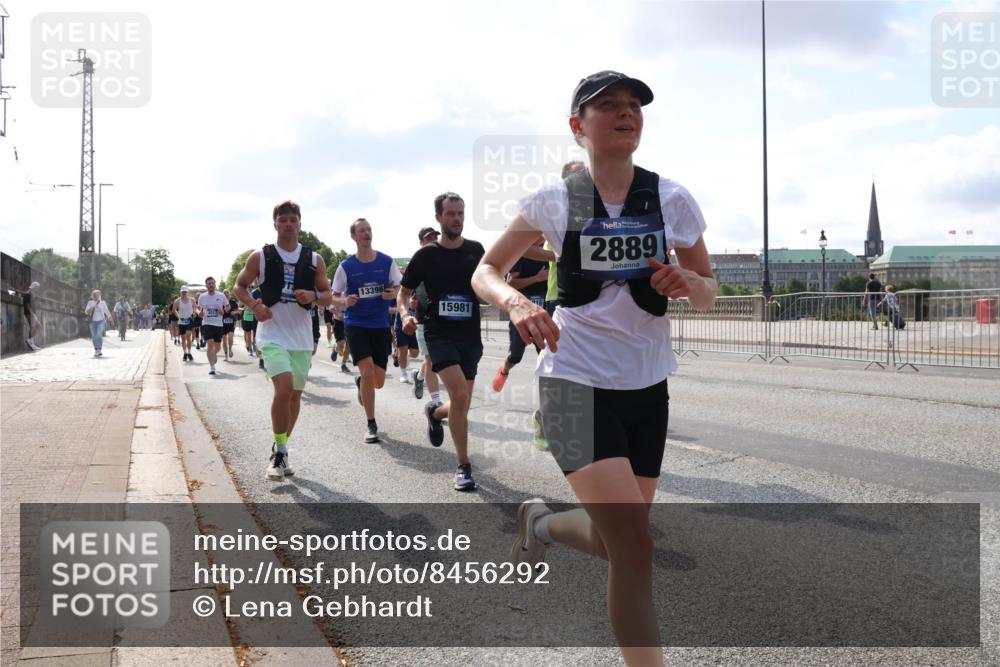 29.06.2025 - hella hamburg halbmarathon Lena Gebhardt http://msf.ph/oto/8456292 29.06.2025 09:54:28 Lombardsbrücke 13398, 15981, 2889, 1119, 1171, 1342, 1399, 1413, 1424, 1476, 1549, 1817, 1892, 1902, 1942, 2020, 2098, 2188, 2442, 2470, 2561, 2670, 2842, 2889, 3477, 3562, 3785, 4017, 4029, 4183, 4185, 4235, 4237, 4270, 4816, 5020, 5447, 5528, 5706, 5884, 6198, 6266, 6630, 6723, 6819, 6831, 7087, 7274, 7297, 7709, 8142, 8374, 8482, 8576, 8698, 8743, 8916, 8928, 9038, 9051, 9105, 9463, 9482, 9619, 9815, 9924, 10057, 10237, 10529, 11848, 12084 meine-sportfotos.de
