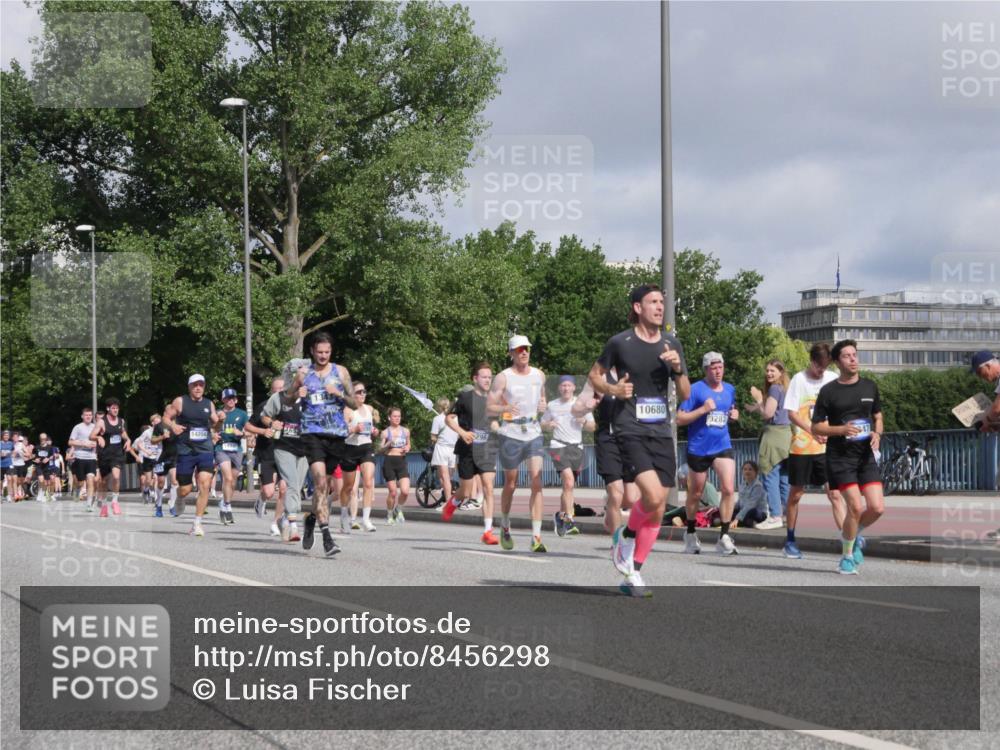 29.06.2025 - hella hamburg halbmarathon Luisa Fischer http://msf.ph/oto/8456298 29.06.2025 09:52:11 Kennedybrücke 10680, 3282, 14204, 1343, 1445, 2573, 3136, 3282, 5889, 6123, 8370, 9264, 9265, 9296 meine-sportfotos.de
