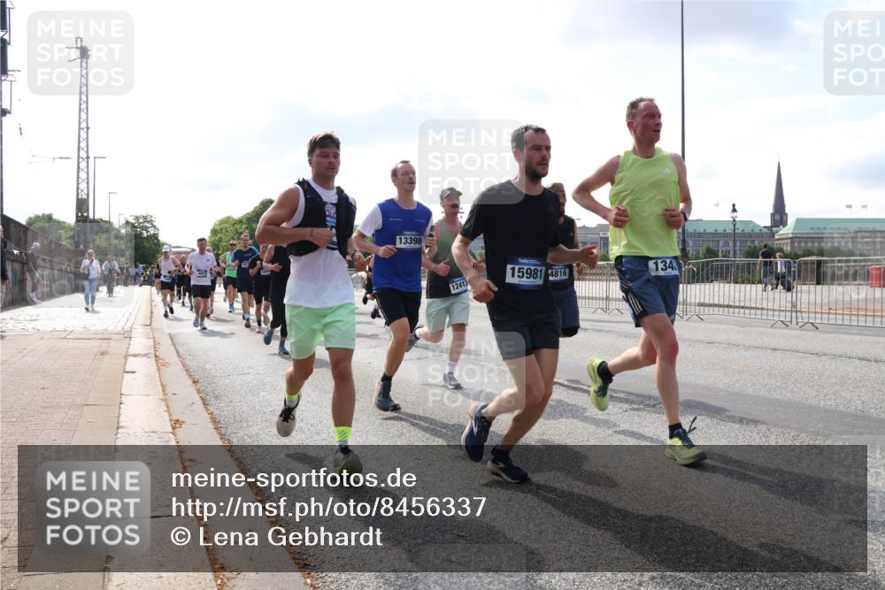 29.06.2025 - hella hamburg halbmarathon Lena Gebhardt http://msf.ph/oto/8456337 29.06.2025 09:54:29 Lombardsbrücke 2017, 13398, 12413, 15981, 4816, 134, 1119, 1171, 1342, 1399, 1413, 1424, 1476, 1549, 1817, 1892, 1902, 1942, 2020, 2098, 2188, 2442, 2470, 2561, 2670, 2842, 2889, 3477, 3562, 3785, 4017, 4029, 4183, 4185, 4235, 4237, 4270, 4816, 5020, 5447, 5528, 5706, 5884, 6198, 6266, 6630, 6723, 6819, 6831, 7087, 7274, 7297, 7709, 8142, 8374, 8482, 8576, 8698, 8743, 8916, 8928, 9038, 9051, 9463, 9482, 9619, 9815, 9924, 10057, 10237, 10529, 11848, 12084 meine-sportfotos.de