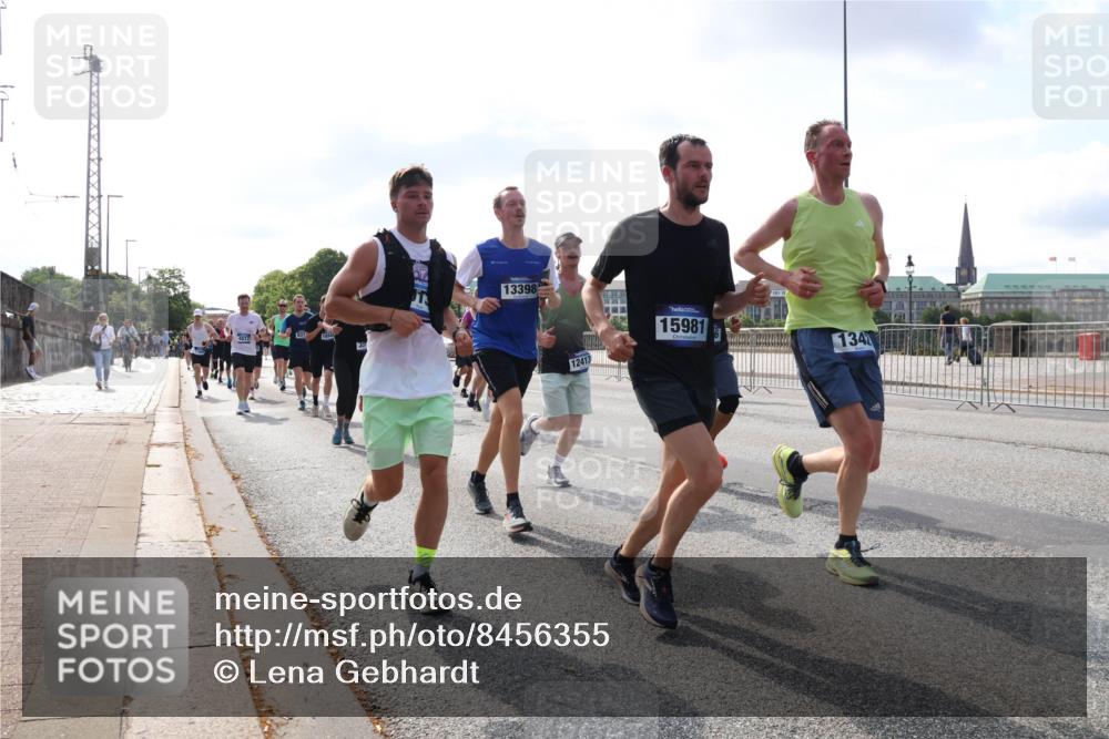 29.06.2025 - hella hamburg halbmarathon Lena Gebhardt http://msf.ph/oto/8456355 29.06.2025 09:54:29 Lombardsbrücke 4017, 13398, 12413, 15981, 134, 1119, 1171, 1342, 1399, 1413, 1424, 1476, 1549, 1817, 1892, 1902, 1942, 2020, 2098, 2188, 2442, 2470, 2561, 2670, 2842, 2889, 3477, 3562, 3785, 4017, 4029, 4183, 4185, 4235, 4237, 4270, 4816, 5020, 5447, 5528, 5706, 5884, 6198, 6266, 6630, 6723, 6819, 6831, 7087, 7274, 7297, 7709, 8142, 8374, 8482, 8576, 8698, 8743, 8916, 8928, 9038, 9051, 9463, 9482, 9619, 9815, 9924, 10057, 10237, 10529, 11848, 12084 meine-sportfotos.de