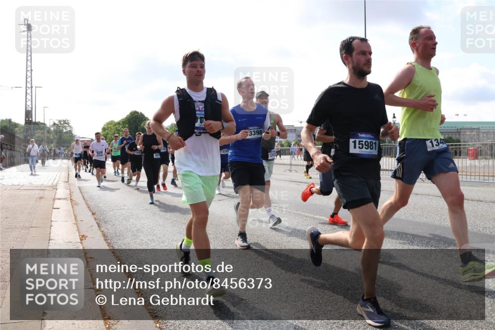 29.06.2025 - hella hamburg halbmarathon Lena Gebhardt http://msf.ph/oto/8456373 29.06.2025 09:54:29 Lombardsbrücke 18942, 356, 14797, 3398, 12413, 15981, 134, 1119, 1171, 1342, 1399, 1413, 1424, 1476, 1549, 1817, 1892, 1902, 1942, 2020, 2098, 2188, 2442, 2470, 2561, 2670, 2842, 2889, 3477, 3562, 3785, 4017, 4029, 4183, 4185, 4235, 4237, 4270, 4816, 5020, 5447, 5528, 5706, 5884, 6198, 6266, 6630, 6723, 6819, 6831, 7087, 7274, 7297, 7709, 8142, 8374, 8482, 8576, 8698, 8743, 8916, 8928, 9038, 9051, 9463, 9482, 9619, 9815, 9924, 10057, 10237, 10529, 11848, 12084 meine-sportfotos.de