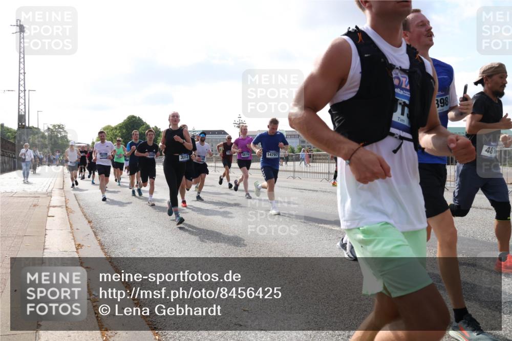 29.06.2025 - hella hamburg halbmarathon Lena Gebhardt http://msf.ph/oto/8456425 29.06.2025 09:54:30 Lombardsbrücke 4017, 3562, 6819, 14797, 398, 4816, 1119, 1171, 1342, 1399, 1413, 1424, 1476, 1549, 1817, 1892, 1902, 1942, 2020, 2098, 2188, 2442, 2470, 2561, 2670, 2842, 2889, 2955, 3477, 3562, 3785, 4017, 4029, 4183, 4185, 4235, 4237, 4270, 4816, 5020, 5447, 5706, 5884, 6198, 6266, 6630, 6723, 6819, 6831, 6978, 7087, 7274, 7297, 7709, 8142, 8374, 8482, 8576, 8698, 8743, 8916, 8928, 9038, 9051, 9463, 9482, 9619, 9815, 9924, 10057, 10237, 10529, 11848, 12084 meine-sportfotos.de
