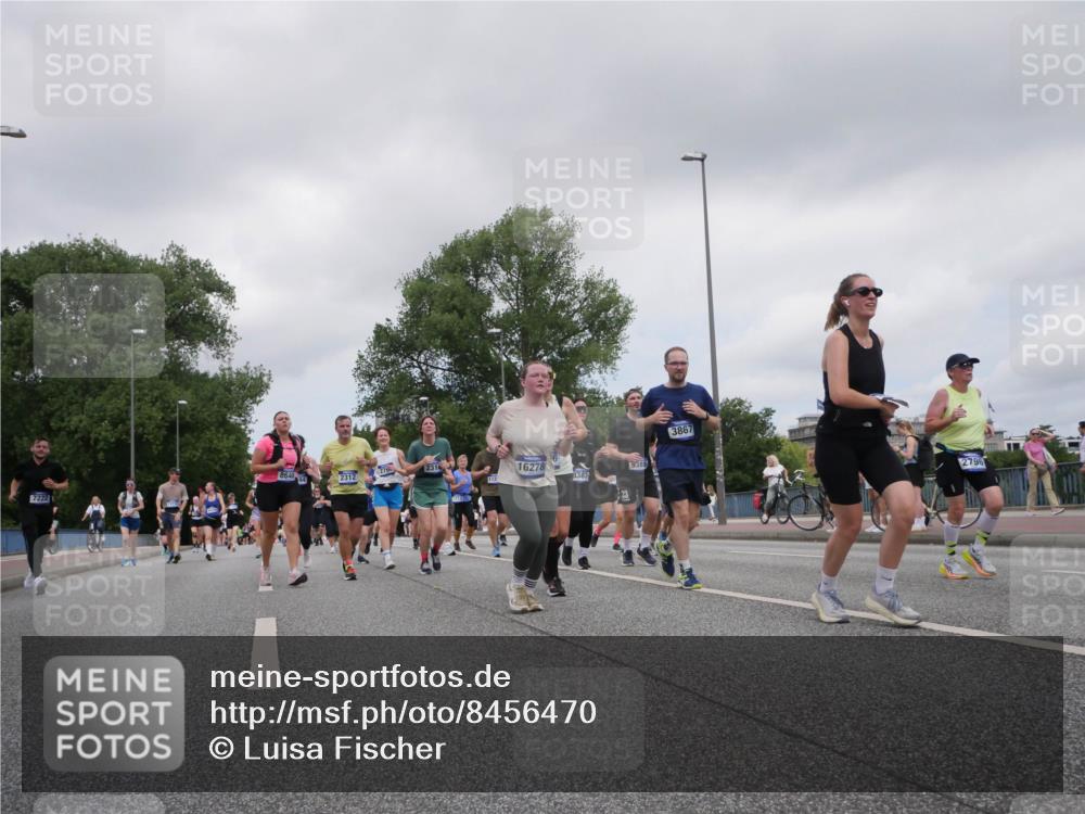 29.06.2025 - hella hamburg halbmarathon Luisa Fischer http://msf.ph/oto/8456470 29.06.2025 11:11:56 Kennedybrücke 7222, 2312, 276, 231, 16278, 9389, 112, 9387, 3867, 2796, 2312, 2314, 2764, 2796, 3271, 3313, 3853, 3855, 3866, 3867, 4461, 5398, 5401, 5541, 6431, 6728, 6731, 7192, 7222, 7713, 7989, 8182, 8640, 9321, 9387, 9389, 9494, 9805, 10379 meine-sportfotos.de