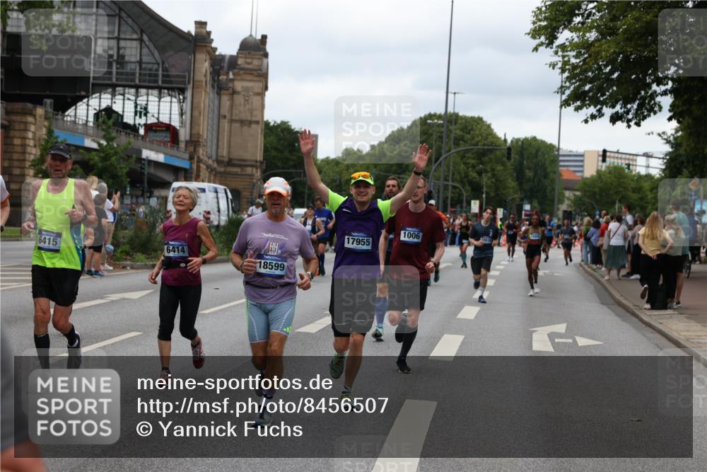 29.06.2025 - hella hamburg halbmarathon Yannick Fuchs http://msf.ph/oto/8456507 29.06.2025 10:56:20 20KM 1006, 1128, 1264, 1377, 1432, 1568, 1573, 1726, 4859, 6414, 6415, 6580, 6815, 7658, 8045, 8154, 8624, 9131, 9718, 9928, 10214, 10519, 10797, 11670, 11968, 12156, 13498, 13868, 14368, 14456, 15686, 15859, 16292, 16654, 16688, 16808, 17136, 17383, 17532, 17939, 17955, 18000, 18599, 18919, 19023 meine-sportfotos.de