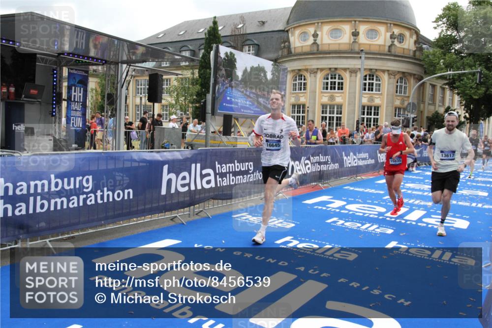 29.06.2025 - hella hamburg halbmarathon Michael Strokosch http://msf.ph/oto/8456539 29.06.2025 10:31:43 Ziel 7793, 13606, 13617, 15835, 18102 meine-sportfotos.de