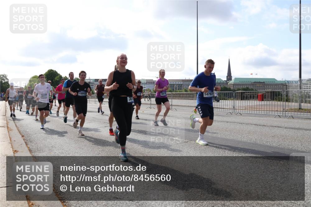 29.06.2025 - hella hamburg halbmarathon Lena Gebhardt http://msf.ph/oto/8456560 29.06.2025 09:54:30 Lombardsbrücke 18942, 4017, 14797, 1119, 1171, 1342, 1399, 1413, 1424, 1476, 1549, 1817, 1892, 1902, 1942, 2020, 2098, 2188, 2442, 2470, 2561, 2670, 2842, 2889, 2955, 3477, 3562, 3785, 4017, 4029, 4183, 4185, 4235, 4237, 4270, 4816, 5020, 5447, 5706, 5884, 6198, 6266, 6630, 6723, 6819, 6831, 6978, 7087, 7274, 7297, 7709, 8142, 8374, 8482, 8576, 8698, 8743, 8916, 8928, 9038, 9051, 9463, 9482, 9619, 9815, 9924, 10057, 10237, 10529, 11848, 12084 meine-sportfotos.de