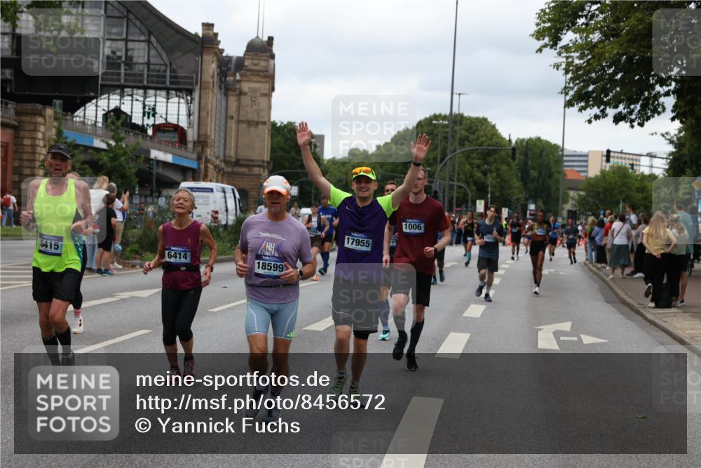 29.06.2025 - hella hamburg halbmarathon Yannick Fuchs http://msf.ph/oto/8456572 29.06.2025 10:56:20 20KM 1006, 1128, 1264, 1377, 1432, 1568, 1573, 1726, 4859, 6414, 6415, 6580, 6815, 7658, 8045, 8154, 8624, 9131, 9718, 9928, 10214, 10519, 10797, 11670, 11968, 12156, 13498, 13868, 14368, 14456, 15686, 15859, 16292, 16654, 16688, 16808, 17136, 17383, 17532, 17939, 17955, 18000, 18599, 18919, 19023 meine-sportfotos.de