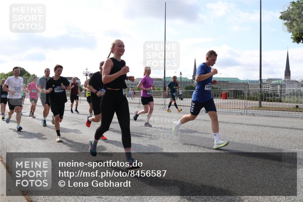 29.06.2025 - hella hamburg halbmarathon Lena Gebhardt http://msf.ph/oto/8456587 29.06.2025 09:54:31 Lombardsbrücke 2470, 4017, 10057, 18942, 14797, 1119, 1171, 1342, 1399, 1413, 1424, 1476, 1549, 1817, 1892, 1902, 1942, 2020, 2098, 2188, 2222, 2442, 2470, 2561, 2670, 2842, 2889, 2955, 3477, 3562, 3785, 4017, 4029, 4183, 4185, 4237, 4270, 4816, 5020, 5447, 5706, 5884, 6198, 6266, 6630, 6723, 6819, 6831, 6978, 7087, 7274, 7297, 7709, 8117, 8142, 8374, 8482, 8576, 8698, 8743, 8916, 8928, 9038, 9051, 9463, 9482, 9815, 9924, 10057, 10237, 10529, 11848, 12084 meine-sportfotos.de