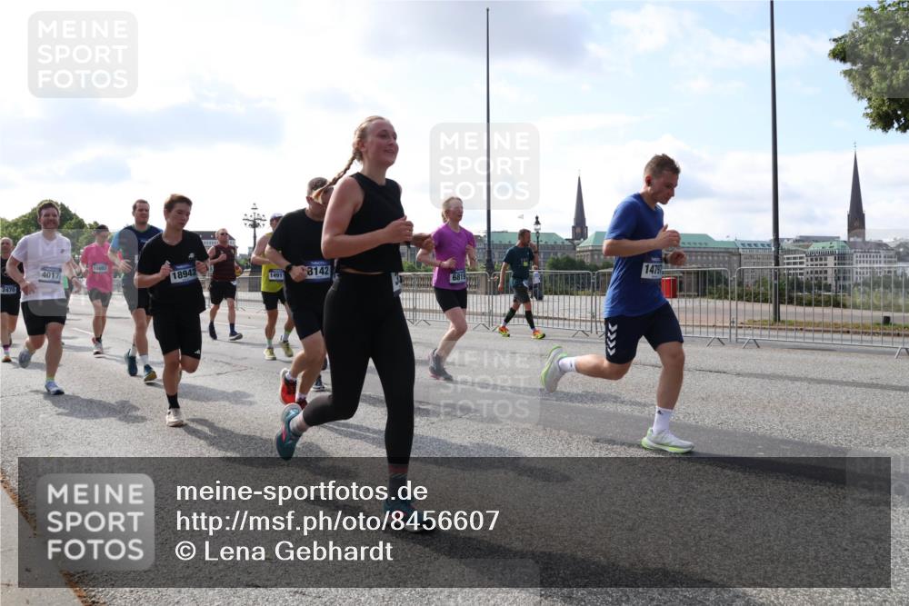 29.06.2025 - hella hamburg halbmarathon Lena Gebhardt http://msf.ph/oto/8456607 29.06.2025 09:54:31 Lombardsbrücke 2470, 4017, 10057, 18942, 1491, 8142, 14797, 1119, 1171, 1342, 1399, 1413, 1424, 1476, 1549, 1817, 1892, 1902, 1942, 2020, 2098, 2188, 2222, 2442, 2470, 2561, 2670, 2842, 2889, 2955, 3477, 3562, 3785, 4017, 4029, 4183, 4185, 4237, 4270, 4816, 5020, 5447, 5706, 5884, 6198, 6266, 6630, 6723, 6819, 6831, 6978, 7087, 7274, 7297, 7709, 8117, 8142, 8374, 8482, 8576, 8698, 8743, 8916, 8928, 9038, 9051, 9463, 9482, 9815, 9924, 10057, 10237, 10529, 11848, 12084 meine-sportfotos.de
