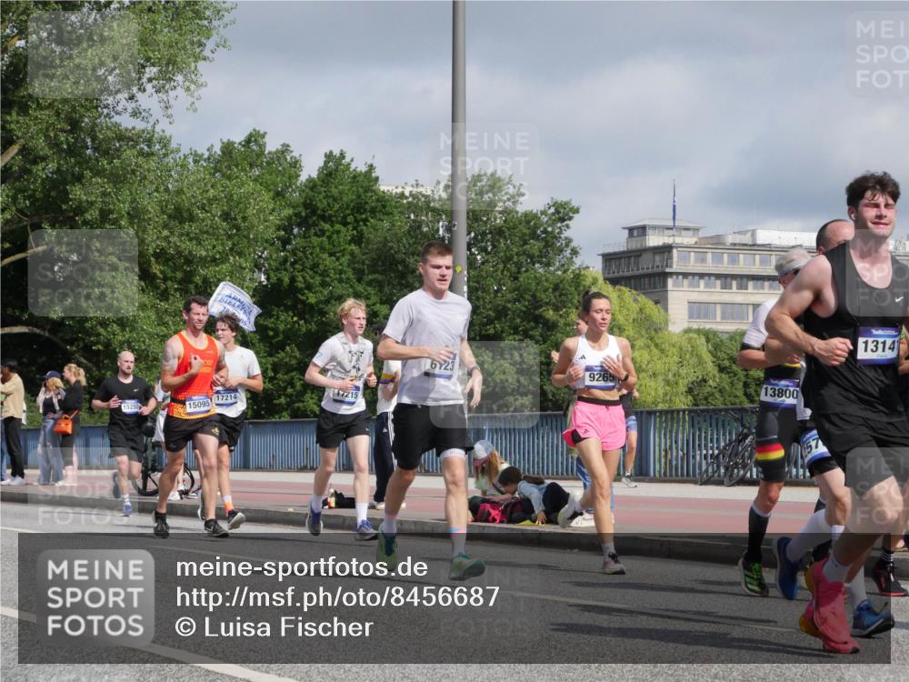 29.06.2025 - hella hamburg halbmarathon Luisa Fischer http://msf.ph/oto/8456687 29.06.2025 09:52:17 Kennedybrücke 15255, 15095, 17214, 17215, 6723, 9265, 13800, 1314, 1343, 1445, 1800, 1975, 2324, 2573, 2949, 3431, 4303, 4425, 5248, 5889, 6123, 8370, 9264, 9265, 9296 meine-sportfotos.de