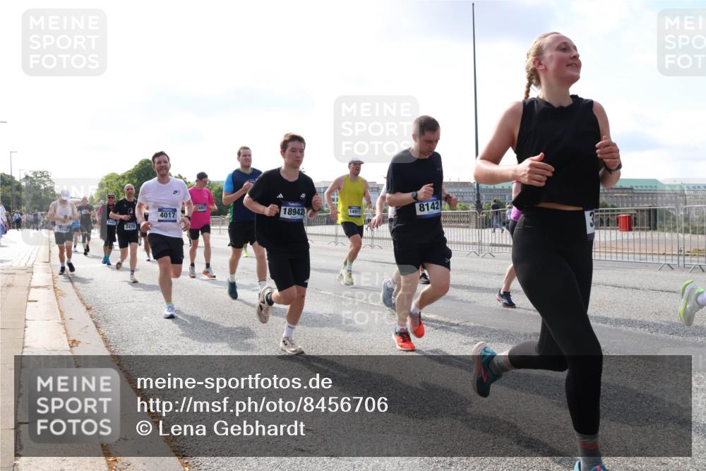 29.06.2025 - hella hamburg halbmarathon Lena Gebhardt http://msf.ph/oto/8456706 29.06.2025 09:54:31 Lombardsbrücke 2442, 4017, 18942, 14911, 8142, 2470, 1119, 1171, 1342, 1399, 1413, 1424, 1476, 1549, 1817, 1892, 1902, 1942, 2020, 2098, 2188, 2222, 2442, 2470, 2561, 2670, 2842, 2889, 2955, 3477, 3562, 3785, 4017, 4029, 4183, 4185, 4237, 4270, 4816, 5020, 5447, 5706, 5884, 6198, 6266, 6630, 6723, 6819, 6831, 6978, 7087, 7274, 7297, 7709, 8117, 8142, 8374, 8482, 8576, 8698, 8743, 8916, 8928, 9038, 9051, 9463, 9482, 9815, 9924, 10057, 10237, 10529, 11848, 12084 meine-sportfotos.de
