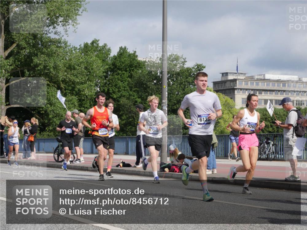 29.06.2025 - hella hamburg halbmarathon Luisa Fischer http://msf.ph/oto/8456712 29.06.2025 09:52:18 Kennedybrücke 2949, 17215, 15255, 15095, 7214, 6123, 9265, 1445, 1800, 1975, 2324, 2573, 2949, 3431, 4303, 4425, 5248, 5889, 6123, 8370, 9264, 9265 meine-sportfotos.de