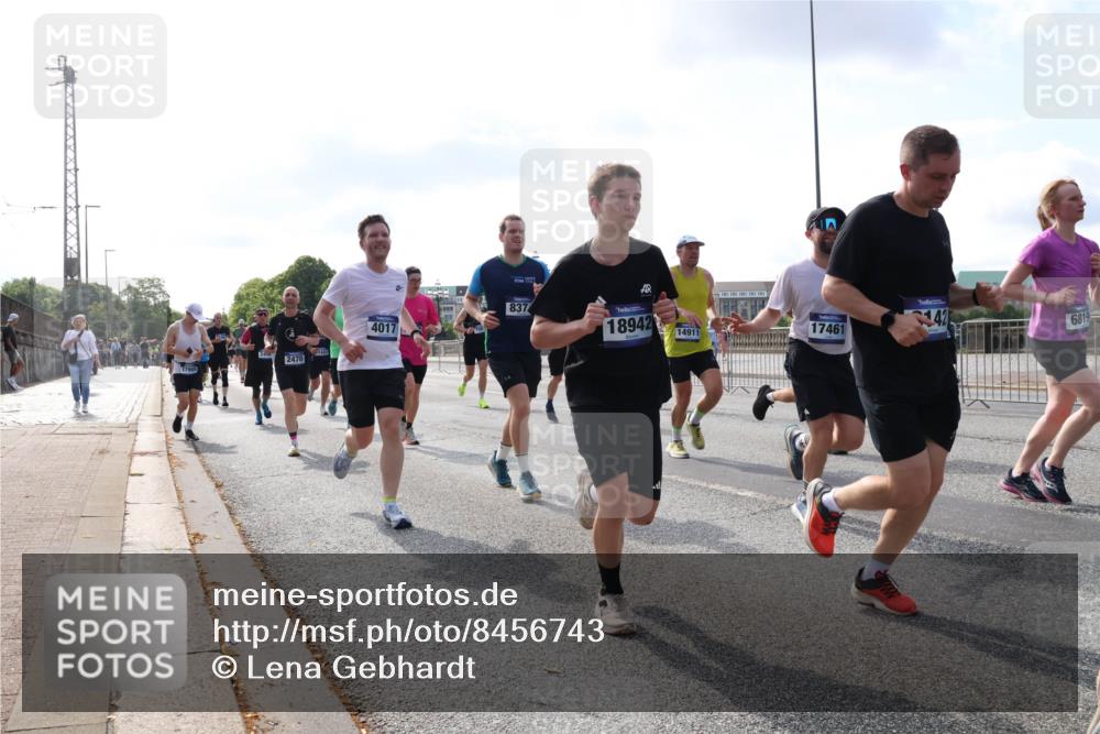 29.06.2025 - hella hamburg halbmarathon Lena Gebhardt http://msf.ph/oto/8456743 29.06.2025 09:54:31 Lombardsbrücke 2470, 4017, 837, 18942, 14911, 17461, 42, 6819, 1119, 1171, 1342, 1399, 1413, 1424, 1476, 1549, 1817, 1892, 1902, 1942, 2020, 2098, 2188, 2222, 2442, 2470, 2561, 2670, 2842, 2889, 2955, 3477, 3562, 3785, 4017, 4029, 4183, 4185, 4237, 4270, 4816, 5020, 5447, 5706, 5884, 6198, 6266, 6630, 6723, 6819, 6831, 6978, 7087, 7274, 7297, 7709, 8117, 8142, 8374, 8482, 8576, 8698, 8743, 8916, 8928, 9038, 9051, 9463, 9482, 9815, 9924, 10057, 10237, 10529, 11848, 12084 meine-sportfotos.de