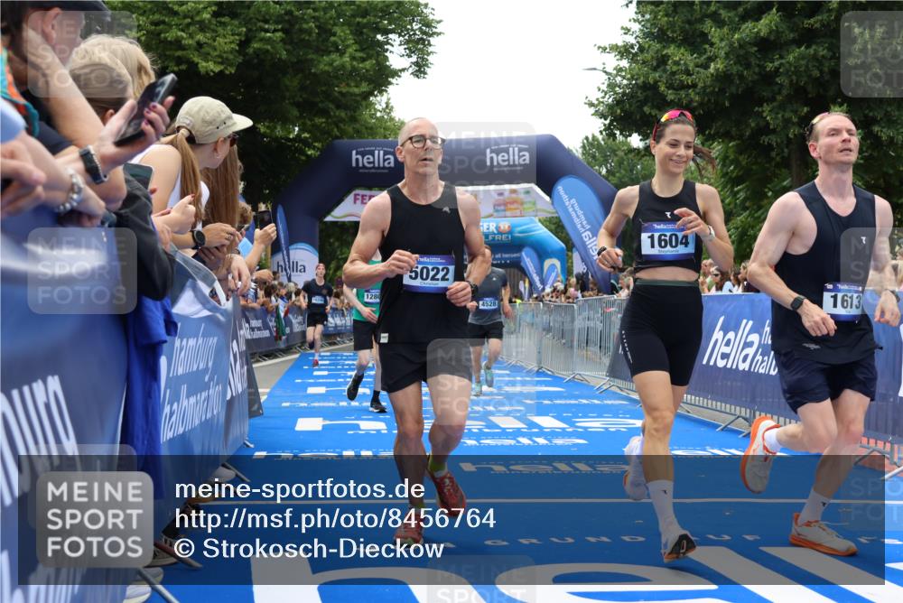 29.06.2025 - hella hamburg halbmarathon Strokosch-Dieckow http://msf.ph/oto/8456764 29.06.2025 10:47:56 Ziel 1086, 1604, 1613, 4528, 4601, 5022, 6377, 6836, 11961, 12706, 12724, 12747, 12808, 13570, 14730, 15333, 16766, 17451, 18206, 18356, 18836, 18922, 19198 meine-sportfotos.de