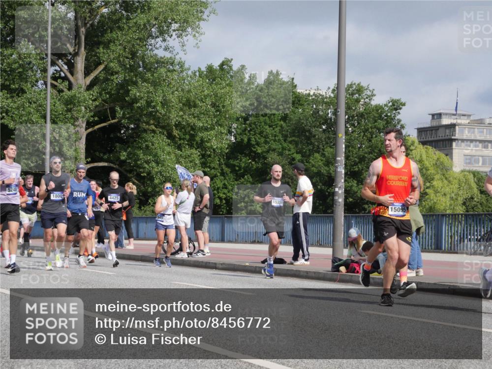 29.06.2025 - hella hamburg halbmarathon Luisa Fischer http://msf.ph/oto/8456772 29.06.2025 09:52:19 Kennedybrücke 5248, 1800, 4425, 15255, 15095, 1445, 1800, 1975, 2324, 2573, 2949, 3431, 4303, 4425, 5248, 5889, 6123, 7796, 8370, 9264, 9265 meine-sportfotos.de