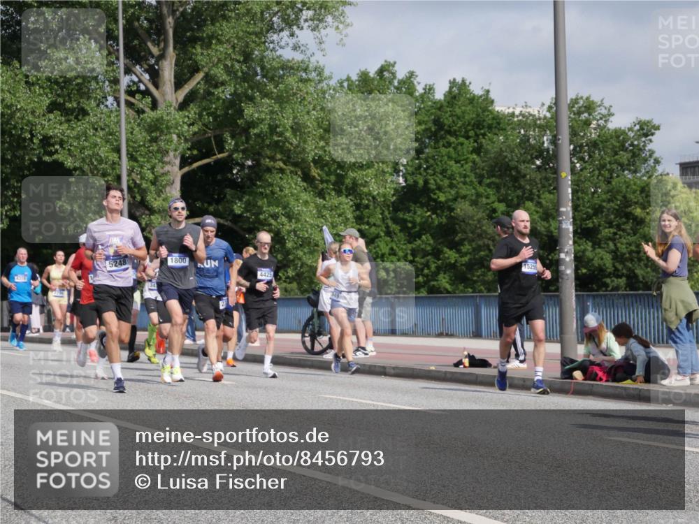 29.06.2025 - hella hamburg halbmarathon Luisa Fischer http://msf.ph/oto/8456793 29.06.2025 09:52:20 Kennedybrücke 4318, 5248, 34, 1800, 15255, 4425, 1445, 1800, 1975, 2324, 2573, 2949, 3431, 4303, 4425, 5248, 6123, 6682, 7796, 9265 meine-sportfotos.de