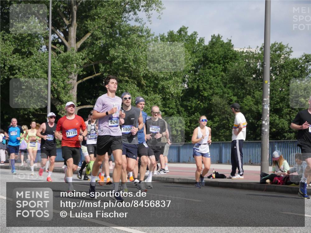 29.06.2025 - hella hamburg halbmarathon Luisa Fischer http://msf.ph/oto/8456837 29.06.2025 09:52:20 Kennedybrücke 4318, 7796, 6819, 17125, 3431, 5248, 1800, 4425, 949, 1445, 1800, 1975, 2324, 2573, 2949, 3431, 4303, 4425, 5248, 6123, 6682, 7796, 9265 meine-sportfotos.de