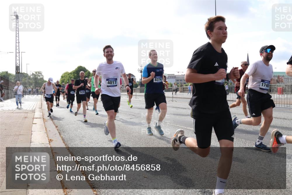 29.06.2025 - hella hamburg halbmarathon Lena Gebhardt http://msf.ph/oto/8456858 29.06.2025 09:54:32 Lombardsbrücke 2442, 2470, 4017, 8374, 17461, 1119, 1171, 1342, 1399, 1413, 1424, 1476, 1549, 1817, 1892, 1902, 1942, 2020, 2098, 2188, 2222, 2442, 2470, 2561, 2670, 2842, 2889, 2955, 3477, 3562, 3785, 4017, 4029, 4183, 4185, 4237, 4270, 4816, 5020, 5447, 5706, 5884, 6266, 6630, 6723, 6819, 6831, 6978, 7087, 7274, 7297, 7709, 8117, 8142, 8374, 8482, 8576, 8657, 8698, 8743, 8916, 8928, 9038, 9051, 9463, 9482, 9815, 9924, 10057, 10237, 10529, 11848, 12084 meine-sportfotos.de
