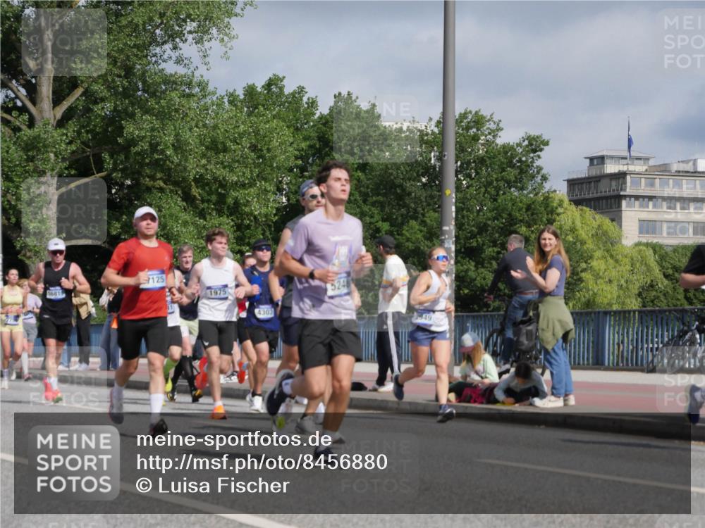 29.06.2025 - hella hamburg halbmarathon Luisa Fischer http://msf.ph/oto/8456880 29.06.2025 09:52:21 Kennedybrücke 125, 16815, 1975, 524, 4303, 2949, 1800, 1975, 2324, 2949, 3431, 4303, 4425, 5248, 6682, 7796, 9265 meine-sportfotos.de