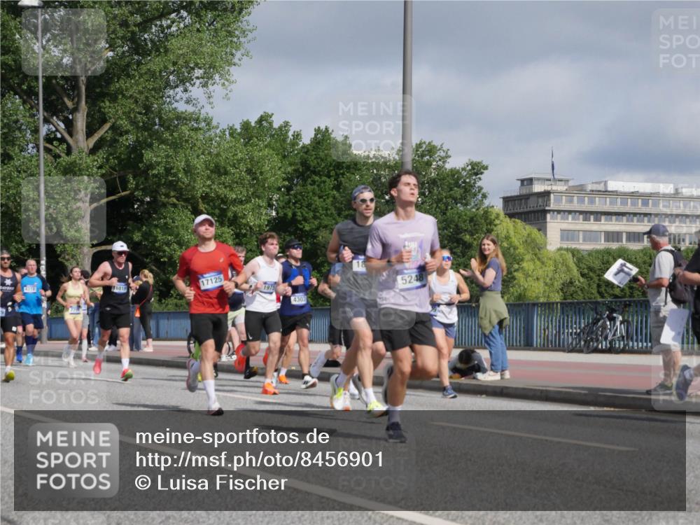 29.06.2025 - hella hamburg halbmarathon Luisa Fischer http://msf.ph/oto/8456901 29.06.2025 09:52:22 Kennedybrücke 4318, 16815, 17125, 1975, 4303, 18, 5248, 1800, 1975, 2324, 2949, 3431, 4303, 4425, 5248, 6682, 7796, 9265 meine-sportfotos.de