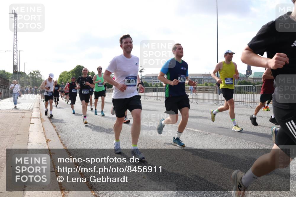 29.06.2025 - hella hamburg halbmarathon Lena Gebhardt http://msf.ph/oto/8456911 29.06.2025 09:54:32 Lombardsbrücke 2442, 17905, 2470, 13630, 4017, 8374, 14911, 1119, 1171, 1342, 1399, 1413, 1424, 1476, 1549, 1817, 1892, 1902, 1942, 2020, 2098, 2188, 2222, 2442, 2470, 2561, 2670, 2842, 2889, 2955, 3477, 3562, 3785, 4017, 4029, 4183, 4185, 4237, 4270, 4816, 5020, 5447, 5706, 5884, 6266, 6630, 6723, 6819, 6831, 6978, 7087, 7274, 7297, 7709, 8117, 8142, 8374, 8482, 8576, 8657, 8698, 8743, 8916, 8928, 9038, 9051, 9463, 9482, 9815, 9924, 10057, 10237, 10529, 11848, 12084 meine-sportfotos.de