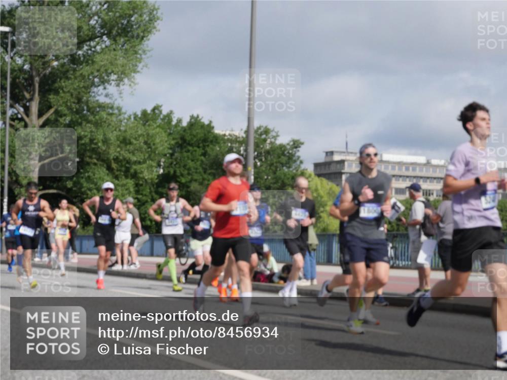 29.06.2025 - hella hamburg halbmarathon Luisa Fischer http://msf.ph/oto/8456934 29.06.2025 09:52:23 Kennedybrücke 400, 1800, 1975, 2324, 2949, 3431, 4303, 4425, 5248, 6682, 7495, 7796, 8925 meine-sportfotos.de