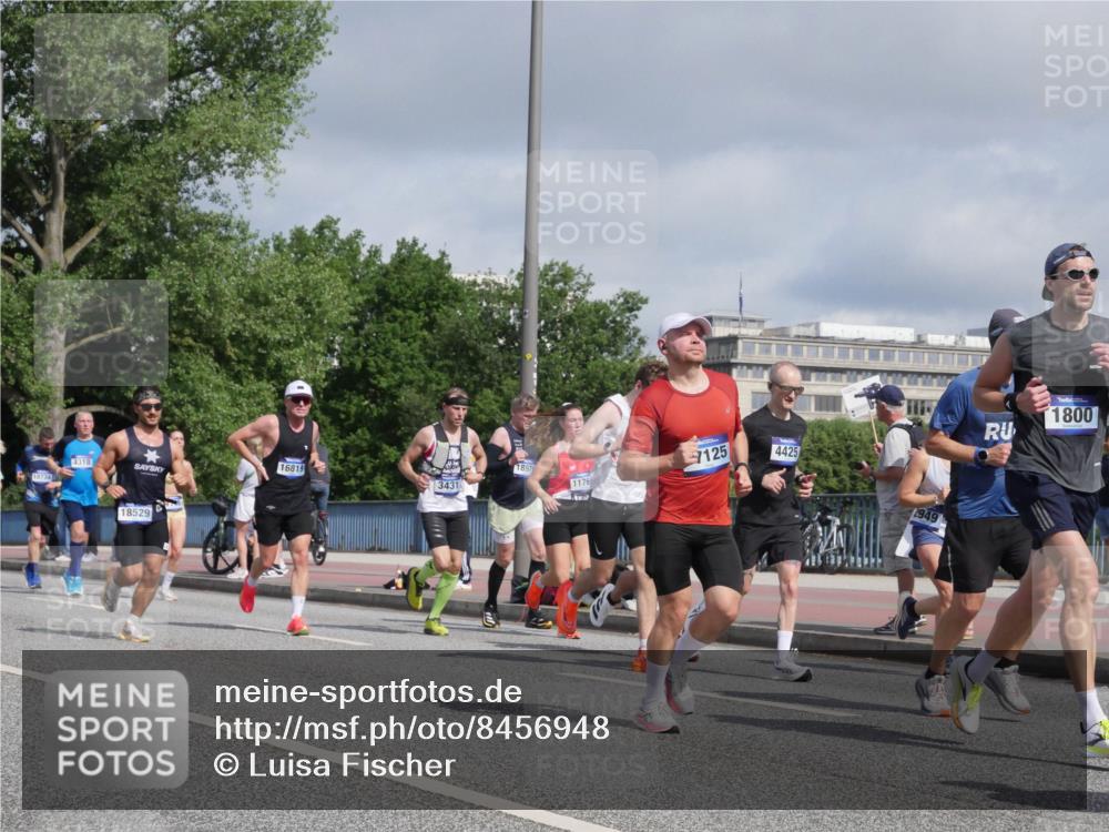 29.06.2025 - hella hamburg halbmarathon Luisa Fischer http://msf.ph/oto/8456948 29.06.2025 09:52:23 Kennedybrücke 4318, 18734, 18529, 16819, 125, 4425, 1897, 3431, 1176, 2949, 1800, 1800, 1975, 2324, 2949, 3431, 4303, 4425, 5248, 6682, 7495, 7796, 8925 meine-sportfotos.de