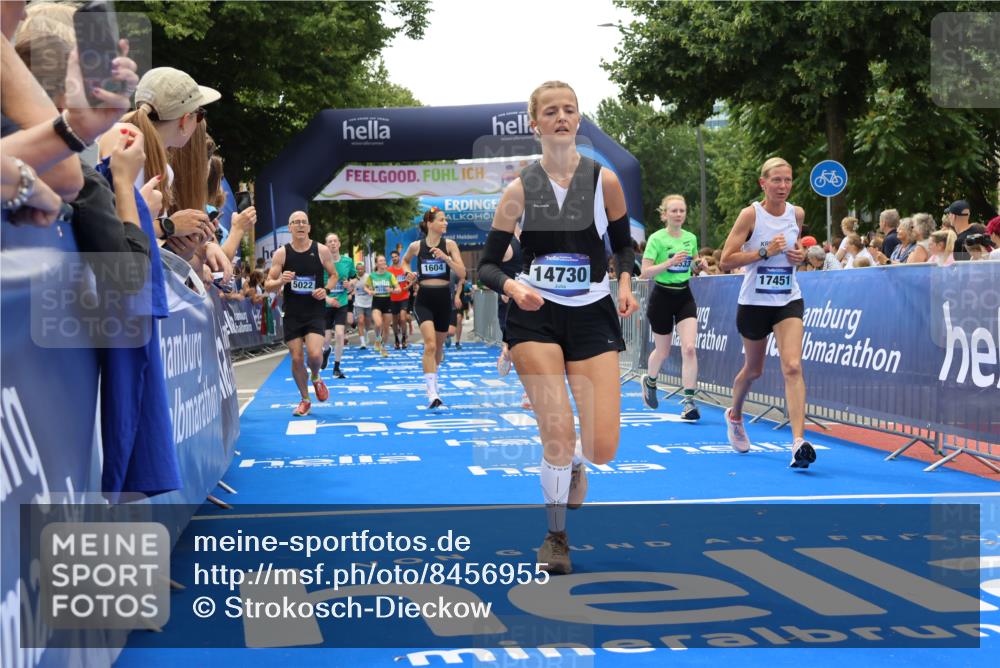 29.06.2025 - hella hamburg halbmarathon Strokosch-Dieckow http://msf.ph/oto/8456955 29.06.2025 10:47:54 Ziel 1604, 1613, 4528, 4601, 5022, 6377, 6836, 8564, 11961, 12808, 14383, 14730, 15333, 16766, 17451, 18206, 18356, 18836, 18922, 19198 meine-sportfotos.de