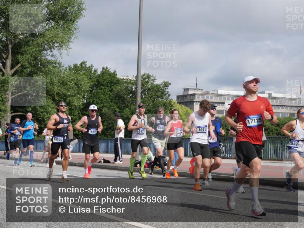 29.06.2025 - hella hamburg halbmarathon Luisa Fischer http://msf.ph/oto/8456968 29.06.2025 09:52:24 Kennedybrücke 18529, 18979, 16819, 3431, 1765, 1975, 43, 17125, 2949, 1800, 1975, 2324, 2949, 3431, 4303, 4425, 5248, 6682, 7495, 7796, 8925 meine-sportfotos.de