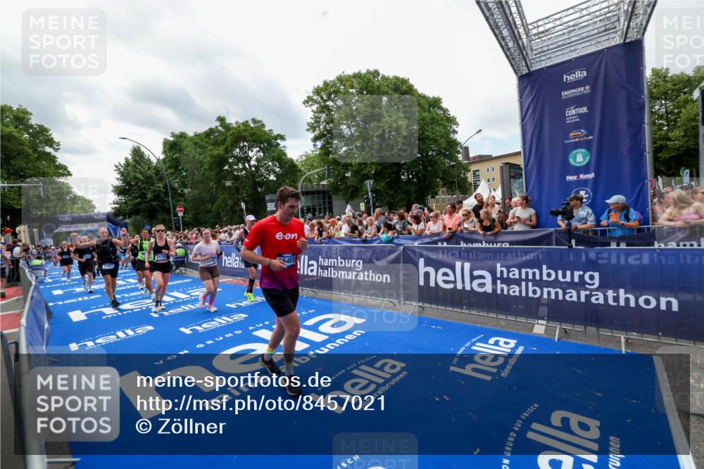29.06.2025 - hella hamburg halbmarathon Zöllner http://msf.ph/oto/8457021 29.06.2025 11:22:15 Ziel 1483, 1513, 3179, 4710, 8095, 9369, 10174, 10622, 10808, 12859, 13573, 15423, 15436, 16190, 18245, 18256 meine-sportfotos.de