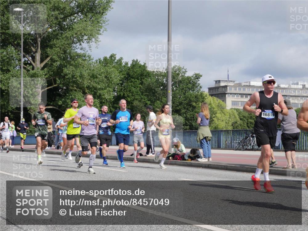 29.06.2025 - hella hamburg halbmarathon Luisa Fischer http://msf.ph/oto/8457049 29.06.2025 09:52:25 Kennedybrücke 4318, 5704, 14374, 1905, 1873, 18412, 7796, 16819, 1615, 1800, 1975, 2324, 2949, 3431, 4303, 4425, 5248, 6682, 7495, 7796, 8925 meine-sportfotos.de