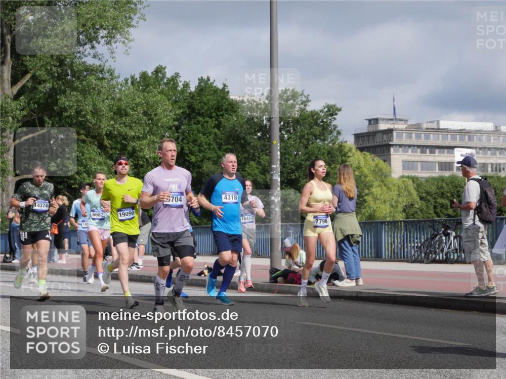 29.06.2025 - hella hamburg halbmarathon Luisa Fischer http://msf.ph/oto/8457070 29.06.2025 09:52:26 Kennedybrücke 14374, 18, 6682, 704, 19090, 4318, 18412, 7796, 1615, 1975, 2324, 2949, 3431, 3530, 4303, 4425, 6682, 7495, 7796, 8629, 8925, 9294 meine-sportfotos.de