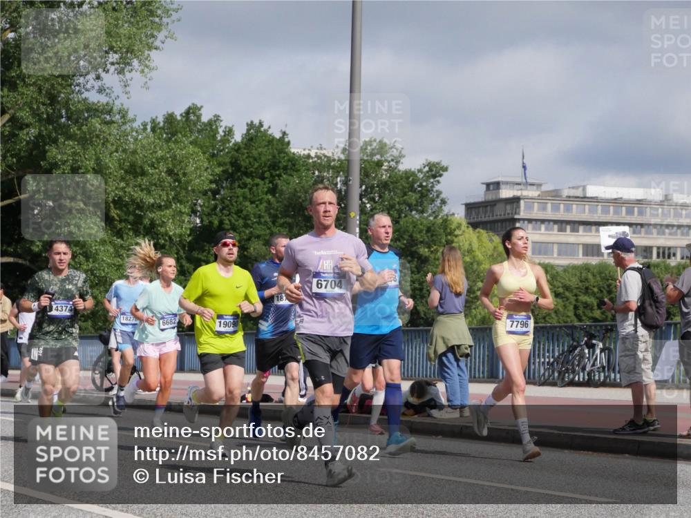 29.06.2025 - hella hamburg halbmarathon Luisa Fischer http://msf.ph/oto/8457082 29.06.2025 09:52:26 Kennedybrücke 14374, 1827, 6682, 19090, 18, 6704, 7796, 1615, 1975, 2324, 2949, 3431, 3530, 4303, 4425, 6682, 7495, 7796, 8629, 8925, 9294 meine-sportfotos.de
