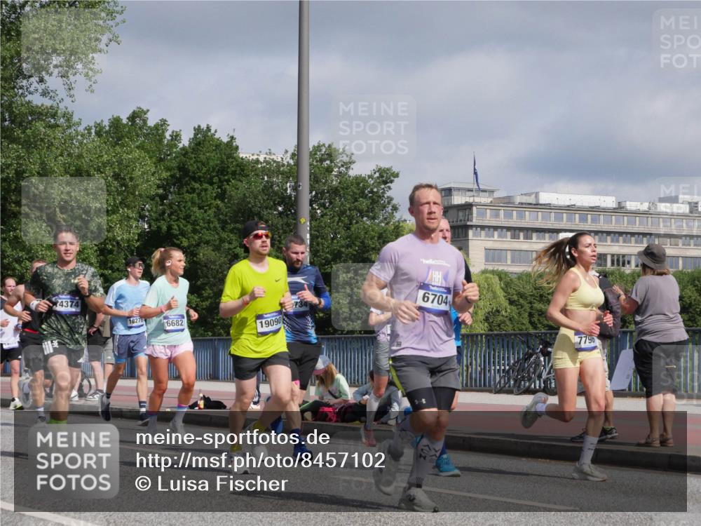 29.06.2025 - hella hamburg halbmarathon Luisa Fischer http://msf.ph/oto/8457102 29.06.2025 09:52:27 Kennedybrücke 4374, 18276, 6682, 19090, 6704, 7796, 1615, 1975, 2324, 2949, 3431, 3530, 4303, 4425, 6682, 7495, 7796, 8629, 8925, 9294, 9979 meine-sportfotos.de