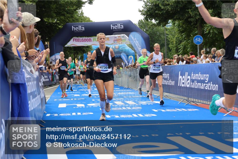 29.06.2025 - hella hamburg halbmarathon Strokosch-Dieckow http://msf.ph/oto/8457112 29.06.2025 10:47:53 Ziel 1604, 1613, 2340, 4528, 4601, 5022, 6377, 6836, 8564, 11961, 12808, 14383, 14730, 15333, 16766, 17451, 18206, 18356, 18836, 18922, 19198 meine-sportfotos.de