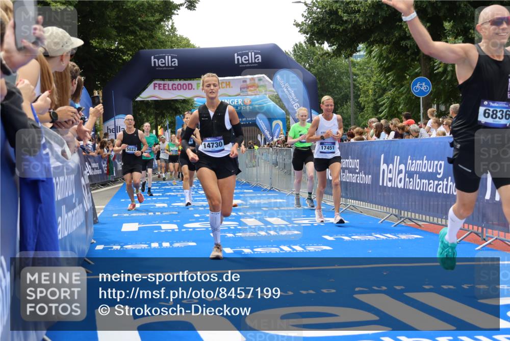 29.06.2025 - hella hamburg halbmarathon Strokosch-Dieckow http://msf.ph/oto/8457199 29.06.2025 10:47:53 Ziel 1604, 1613, 2340, 4528, 4601, 5022, 6377, 6836, 8564, 11961, 12808, 14383, 14730, 15333, 16766, 17451, 18206, 18356, 18836, 18922, 19198 meine-sportfotos.de