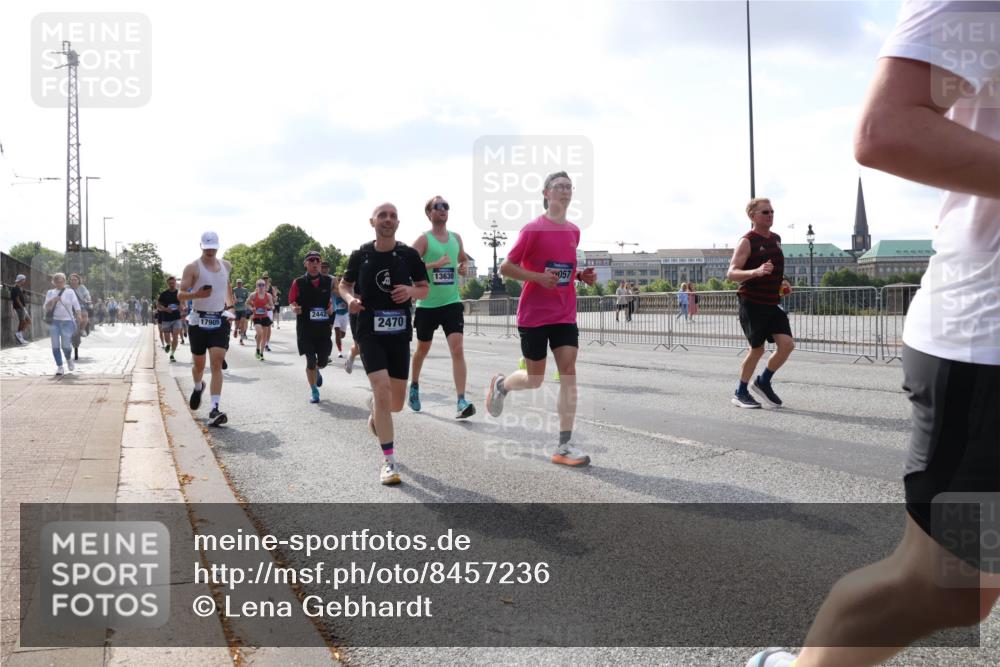 29.06.2025 - hella hamburg halbmarathon Lena Gebhardt http://msf.ph/oto/8457236 29.06.2025 09:54:33 Lombardsbrücke 17905, 2442, 2470, 13630, 057, 1119, 1171, 1342, 1399, 1413, 1424, 1476, 1549, 1817, 1892, 1942, 2020, 2098, 2188, 2222, 2442, 2470, 2561, 2670, 2842, 2889, 2955, 3477, 3562, 3785, 4017, 4029, 4183, 4185, 4237, 4270, 4816, 5020, 5447, 5706, 5884, 6266, 6630, 6723, 6819, 6831, 6978, 7087, 7274, 7297, 7709, 8117, 8142, 8374, 8482, 8576, 8657, 8698, 8743, 8916, 8928, 9038, 9051, 9463, 9815, 9924, 10057, 10237, 10529, 11848 meine-sportfotos.de