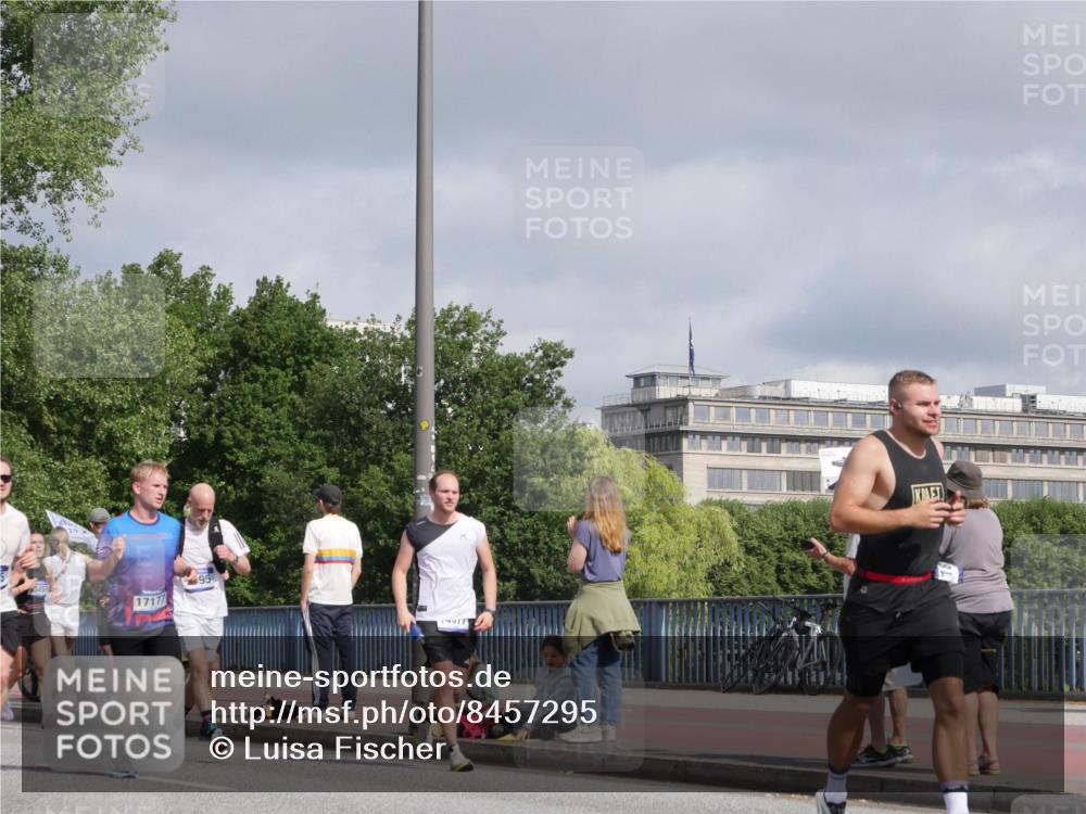 29.06.2025 - hella hamburg halbmarathon Luisa Fischer http://msf.ph/oto/8457295 29.06.2025 09:52:30 Kennedybrücke 3457, 17177, 95, 1615, 3530, 6682, 7495, 7796, 8629, 8925, 9294, 9979 meine-sportfotos.de