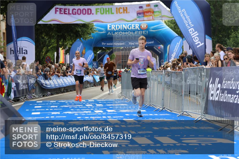 29.06.2025 - hella hamburg halbmarathon Strokosch-Dieckow http://msf.ph/oto/8457319 29.06.2025 10:35:40 Ziel 4062, 10384, 12462, 12899, 14841, 16119, 16123, 18841 meine-sportfotos.de