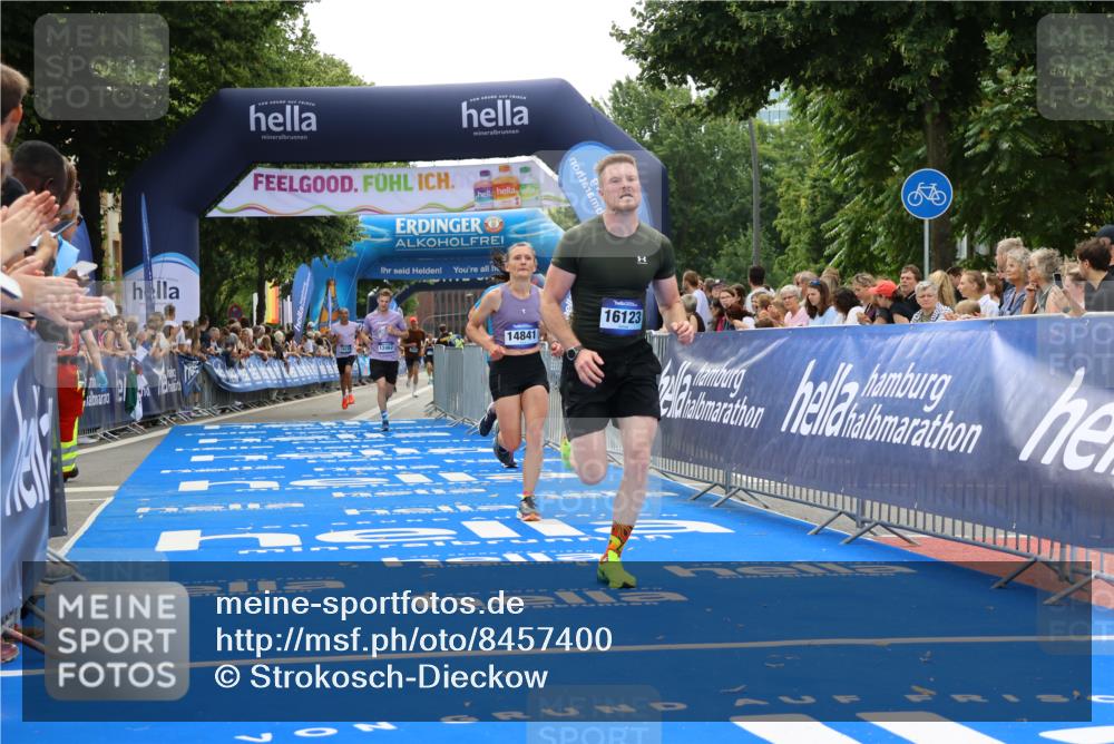 29.06.2025 - hella hamburg halbmarathon Strokosch-Dieckow http://msf.ph/oto/8457400 29.06.2025 10:35:37 Ziel 1344, 4062, 5269, 10384, 12462, 12899, 14841, 16119, 16123, 16695, 17612, 17826, 18841 meine-sportfotos.de