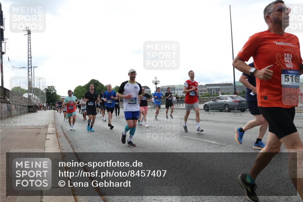 29.06.2025 - hella hamburg halbmarathon Lena Gebhardt http://msf.ph/oto/8457407 29.06.2025 10:31:36 Lombardsbrücke 11800, 18672, 15024, 9183, 17404, 1751, 516, 1235, 1292, 1373, 1844, 1879, 1979, 2414, 2672, 2831, 2832, 2914, 3396, 3397, 3424, 3571, 3681, 3751, 4561, 4817, 4877, 4953, 5165, 5437, 5846, 5943, 5965, 6057, 6078, 6160, 6546, 6573, 6640, 7334, 7604, 7772, 7898, 8050, 8072, 8073, 8304, 8620, 8806, 9078, 9104, 9183, 9478, 9812, 9883, 10111, 10240, 10586, 11587, 11988, 13724, 14349, 15725, 16457, 16978, 17404, 17509, 17517, 17587, 17706 meine-sportfotos.de