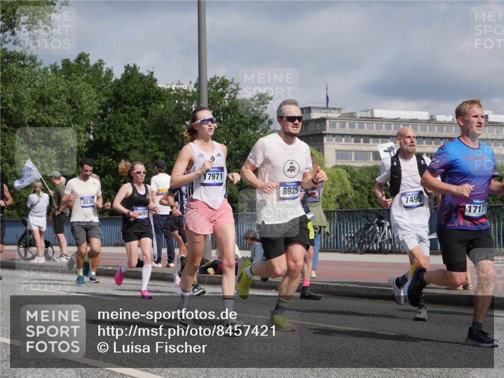 29.06.2025 - hella hamburg halbmarathon Luisa Fischer http://msf.ph/oto/8457421 29.06.2025 09:52:32 Kennedybrücke 3530, 391, 17971, 8925, 7495, 17177, 1615, 1803, 3530, 4528, 5803, 6682, 7495, 7796, 8629, 8925, 9294, 9979 meine-sportfotos.de