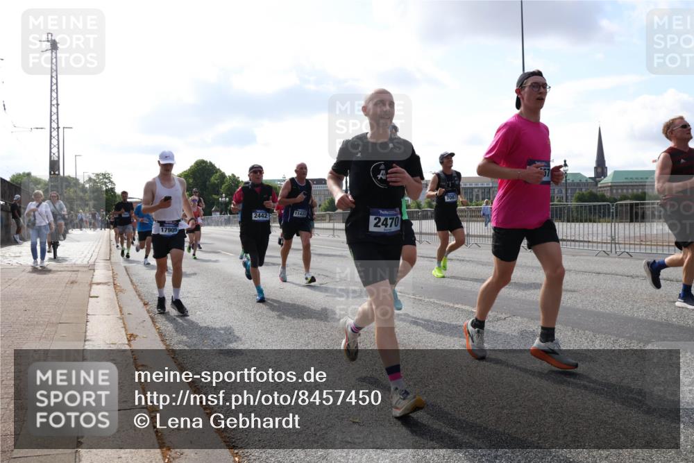 29.06.2025 - hella hamburg halbmarathon Lena Gebhardt http://msf.ph/oto/8457450 29.06.2025 09:54:33 Lombardsbrücke 17905, 2442, 11422, 2470, 7087, 1119, 1171, 1342, 1399, 1413, 1424, 1476, 1549, 1817, 1892, 1942, 2020, 2098, 2188, 2222, 2442, 2470, 2561, 2670, 2842, 2889, 2955, 3477, 3562, 3785, 4017, 4029, 4183, 4185, 4237, 4270, 4816, 5020, 5447, 5706, 5884, 6266, 6630, 6723, 6819, 6831, 6978, 7087, 7274, 7297, 7709, 8117, 8142, 8374, 8482, 8576, 8657, 8698, 8743, 8916, 8928, 9038, 9051, 9463, 9815, 9924, 10057, 10237, 10529, 11848 meine-sportfotos.de